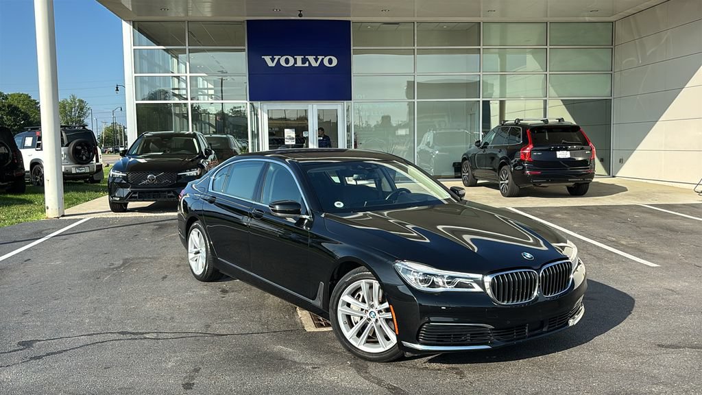 Used 2019 BMW 750i xDrive w/ Autobahn Package AWD/4WD image 2