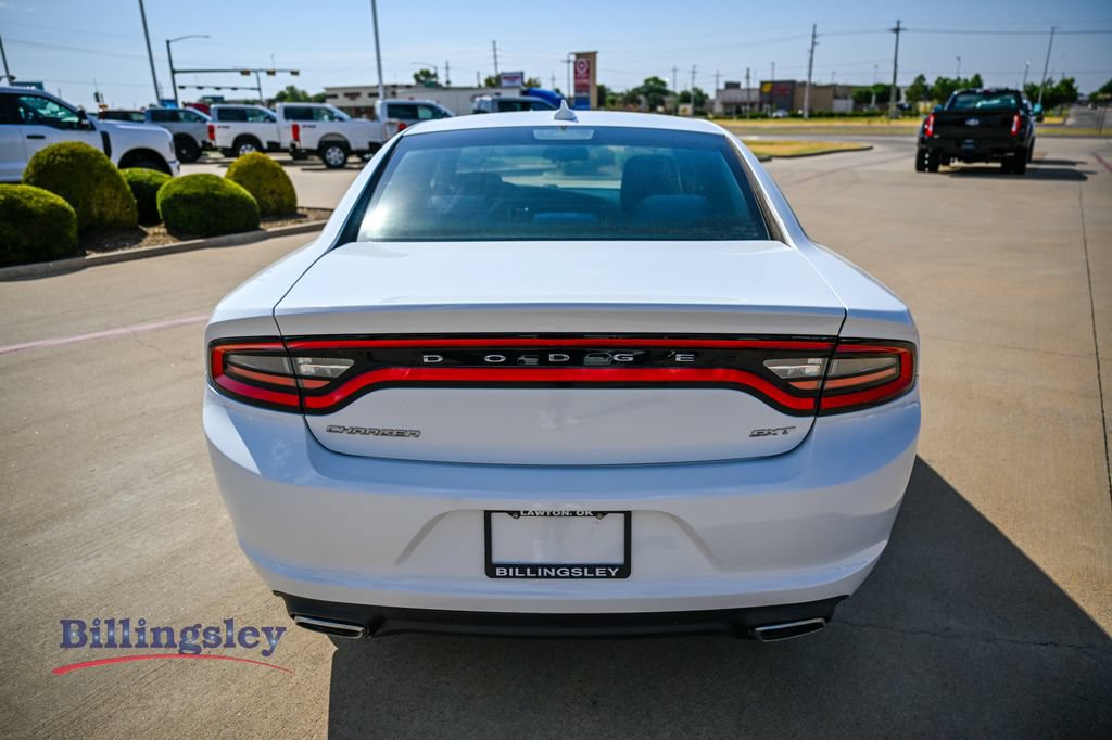 Used 2016 Dodge Charger SXT RWD image 6