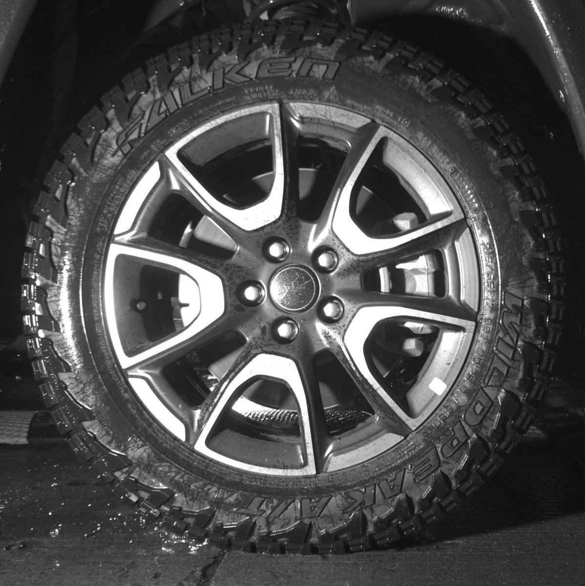 Used 2025 Jeep Compass Trailhawk image 13