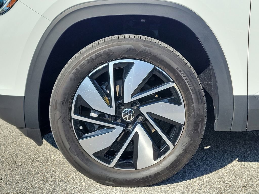 Used 2024 Volkswagen Atlas SE w/ Panoramic Sunroof Package FWD image 6