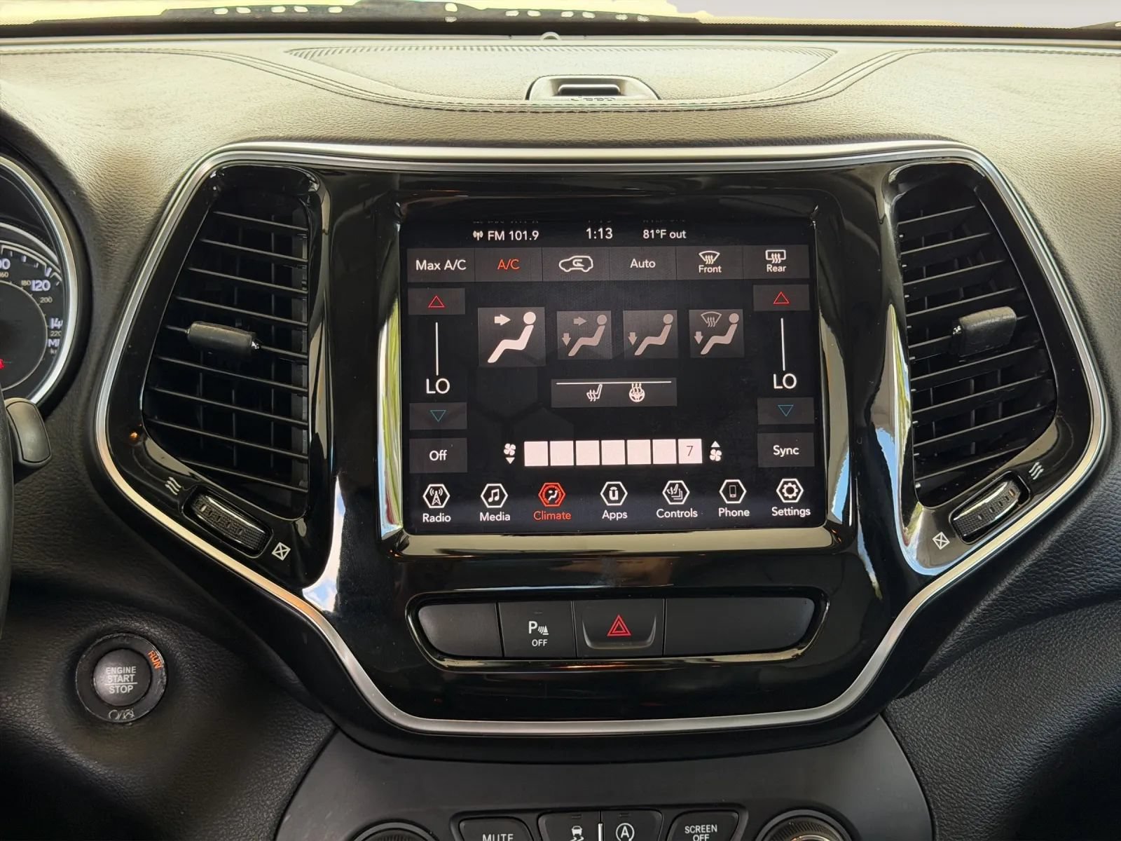 Used 2019 Jeep Cherokee Limited FWD image 16