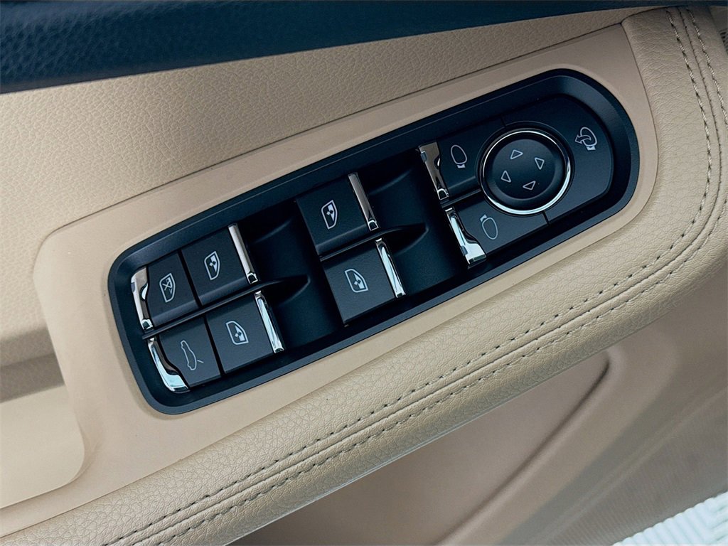 Used 2023 Porsche Macan image 19