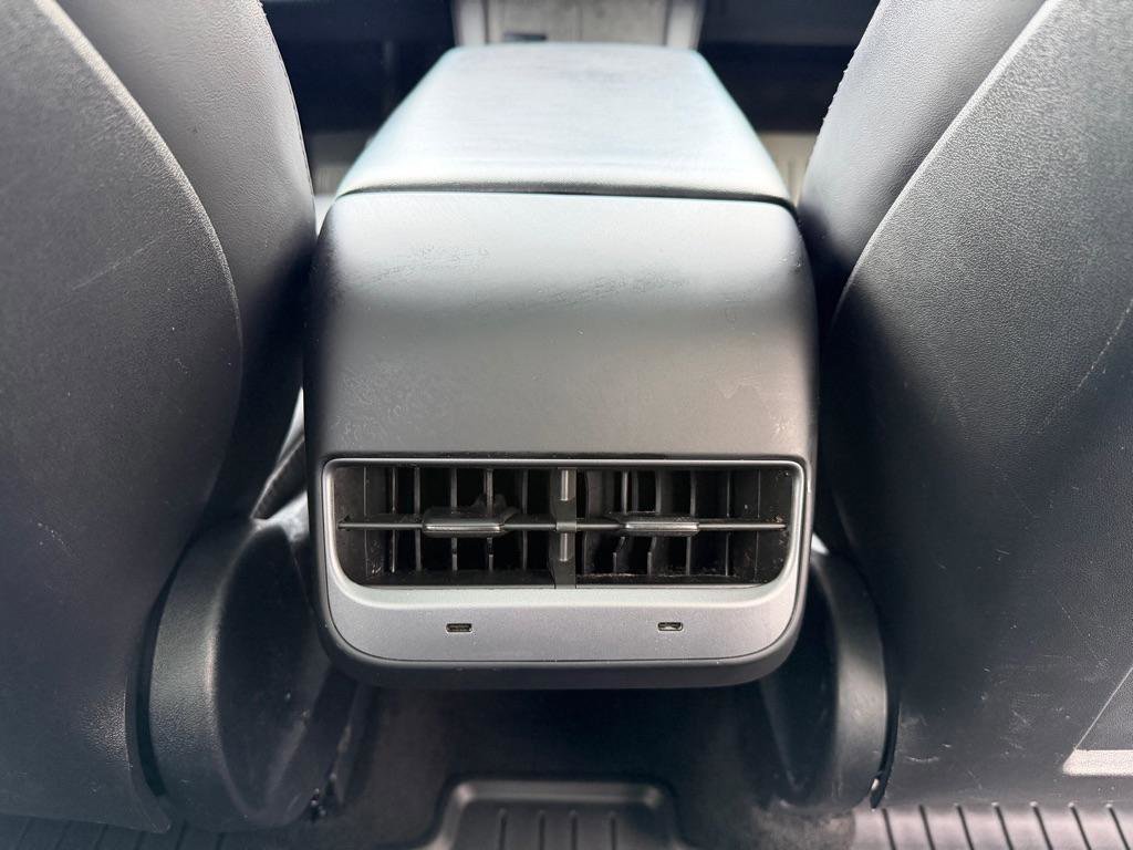 Used 2022 Tesla Model Y Long Range image 24