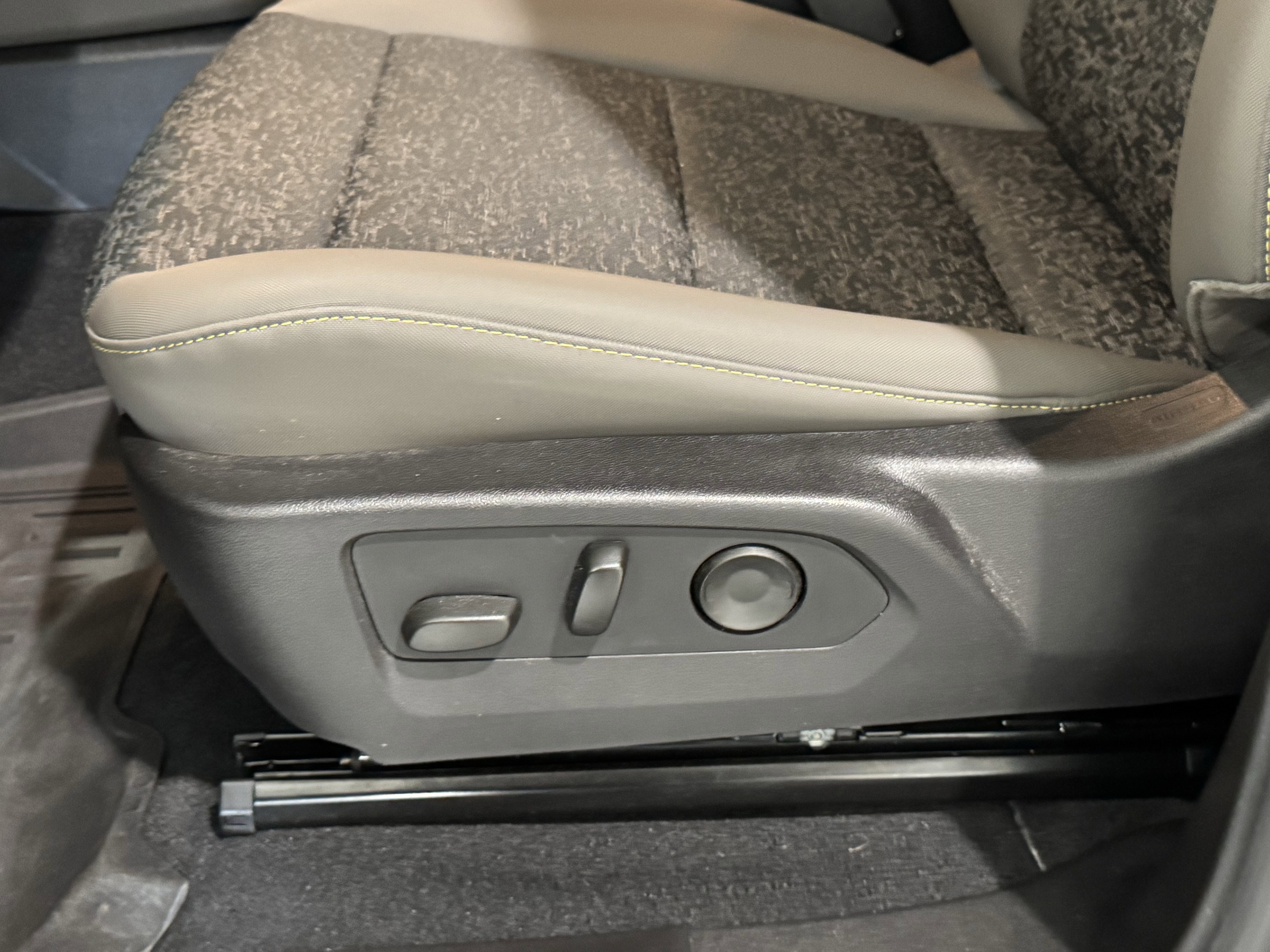 Used 2024 Chevrolet Colorado ZR2 w/ Technology Package image 26