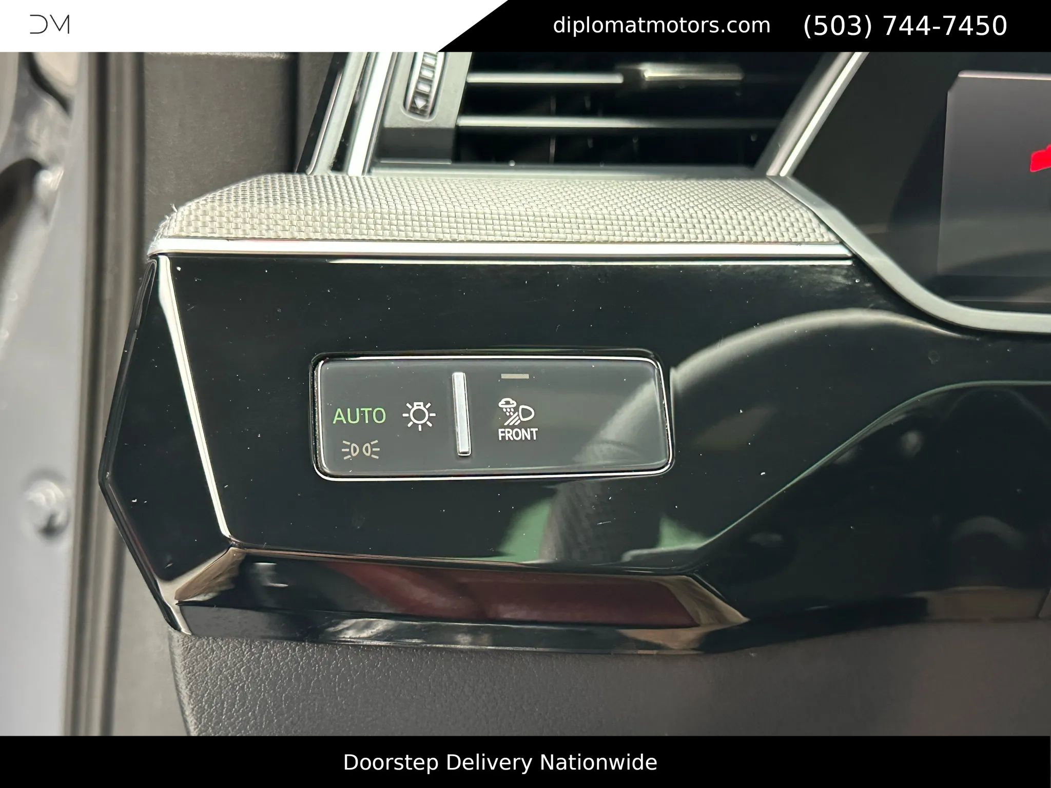 Used 2024 Audi Q8 e-tron Prestige w/ Prestige Package image 28