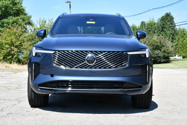 New 2026 Volvo XC90 B6 Plus w/ Protection Package Premier AWD/4WD image 2