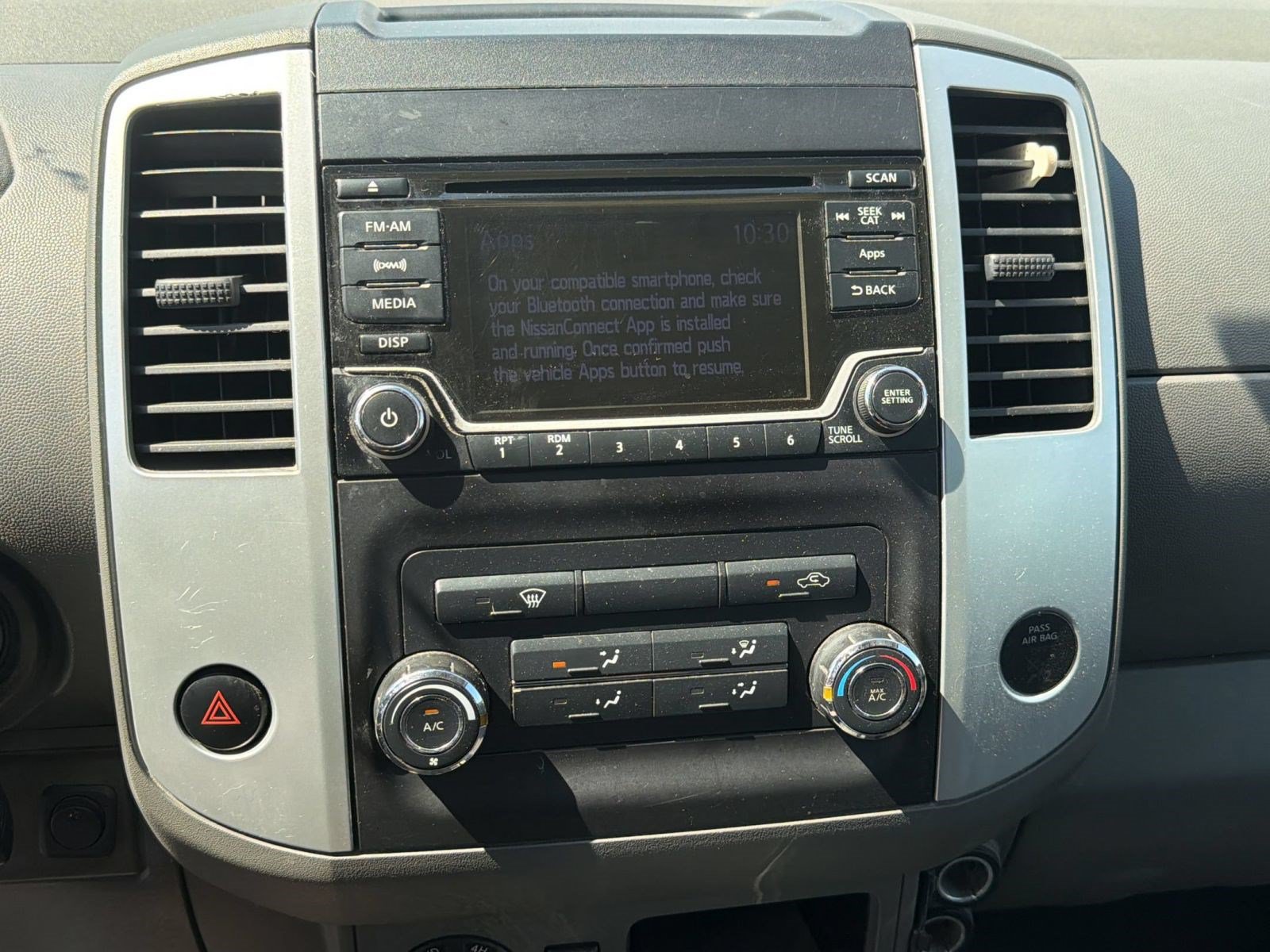 Used 2015 Nissan Frontier SV AWD/4WD image 16