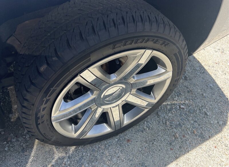 Used 2016 Cadillac Escalade Premium AWD/4WD image 16