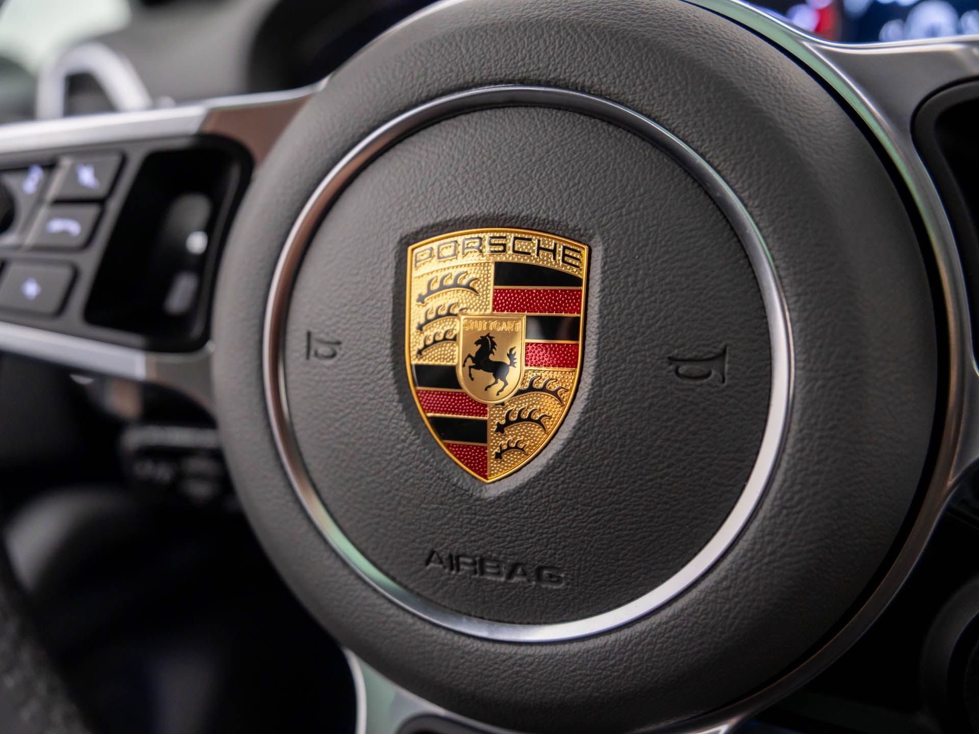 Certified 2022 Porsche Cayenne Platinum Edition image 25