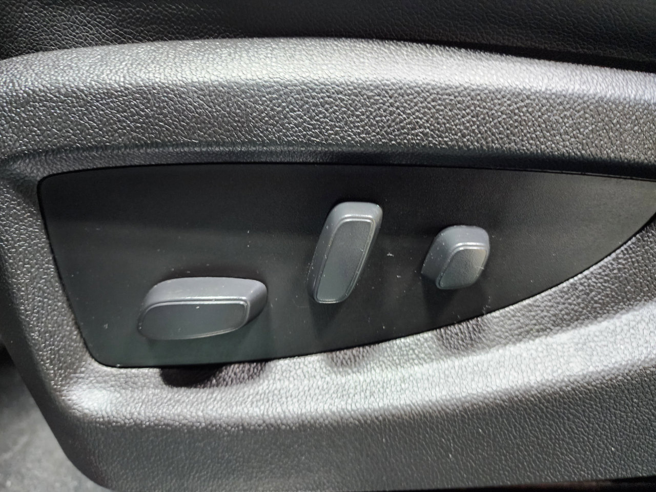 Used 2019 Chevrolet Silverado 2500 LTZ w/ Duramax Plus Package image 17