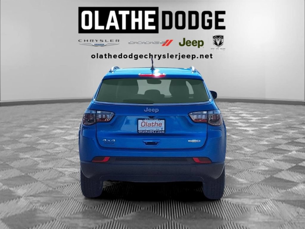Used 2024 Jeep Compass Latitude w/ Sun and Sound Group AWD/4WD image 28