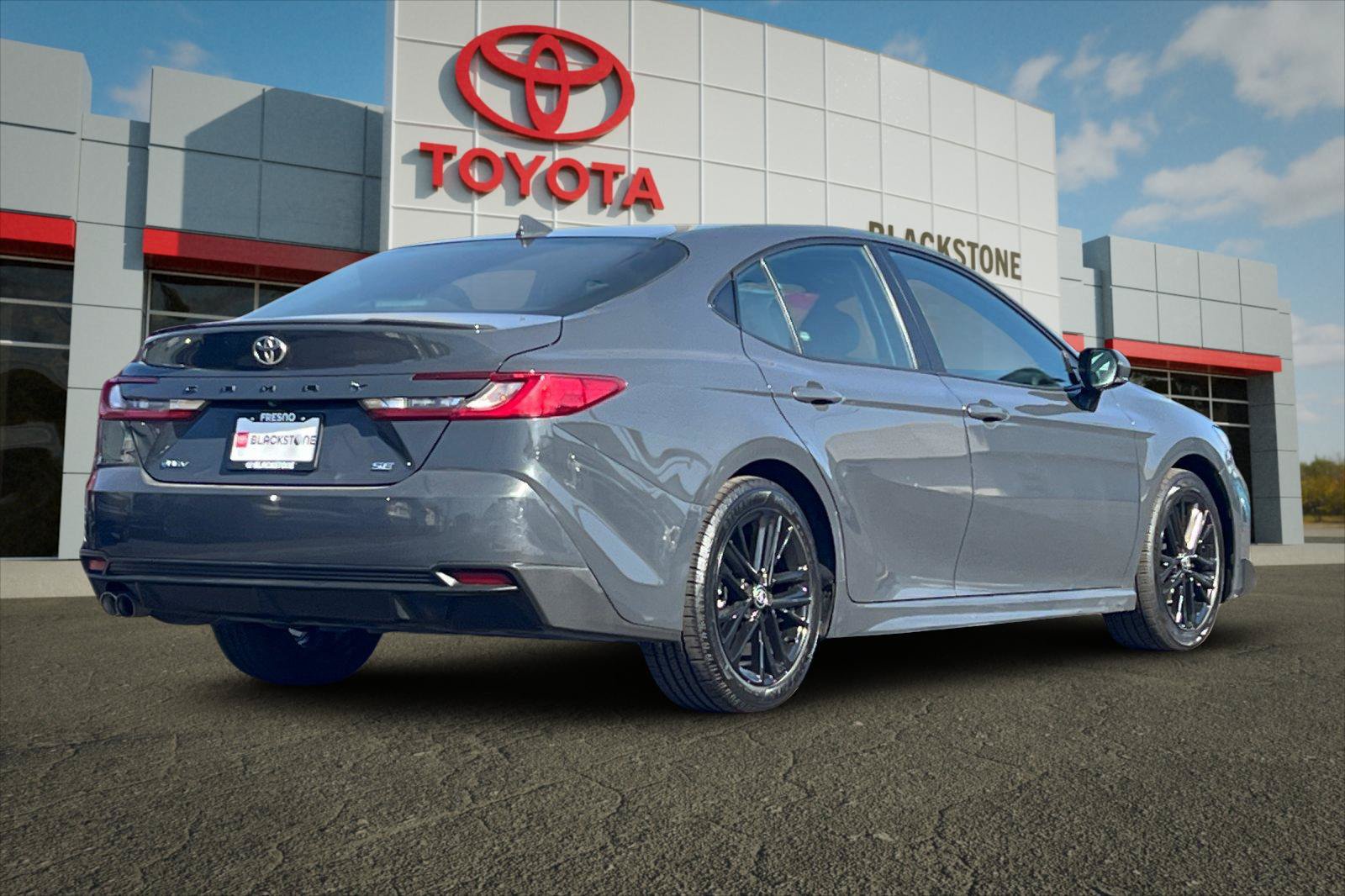 Used 2025 Toyota Camry SE FWD image 3