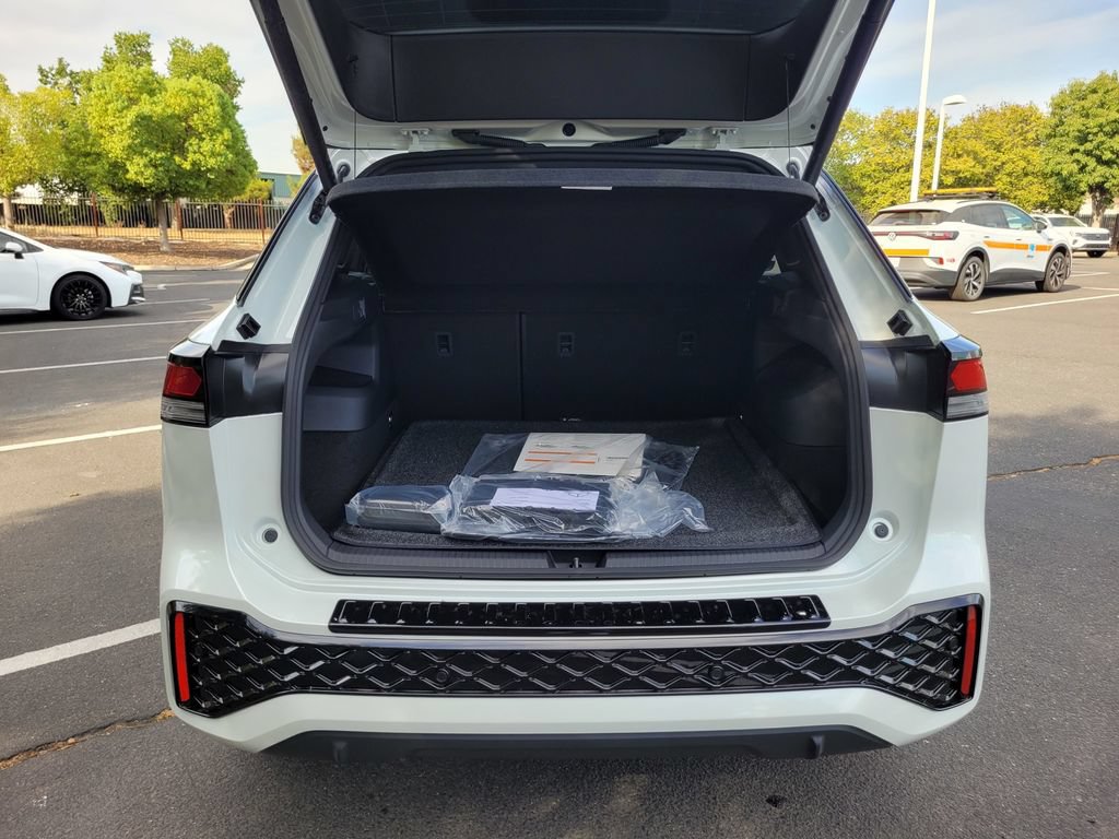 New 2026 Volkswagen Tiguan SE R-Line FWD image 27