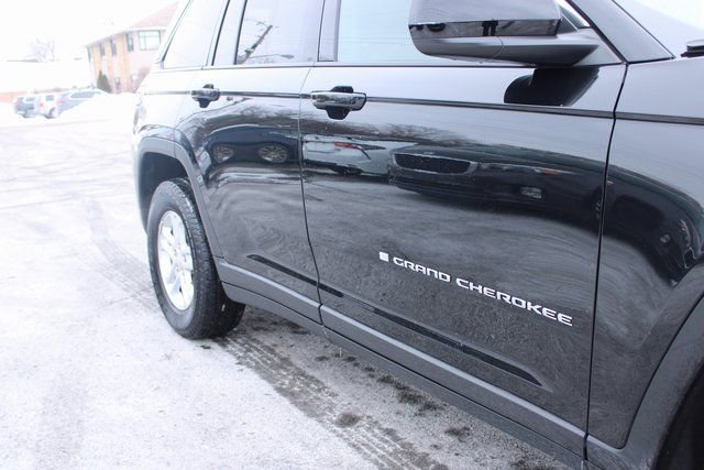 Used 2025 Jeep Grand Cherokee Laredo w/ Luxury Tech Group I AWD/4WD image 48