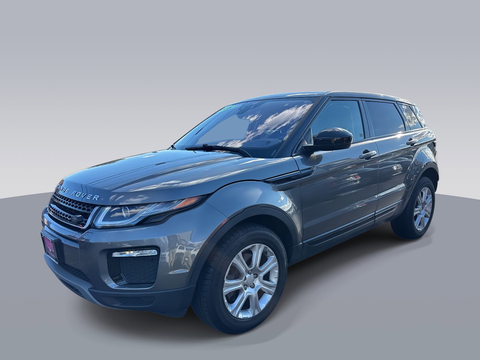 Used 2018 Land Rover Range Rover Evoque SE image 4