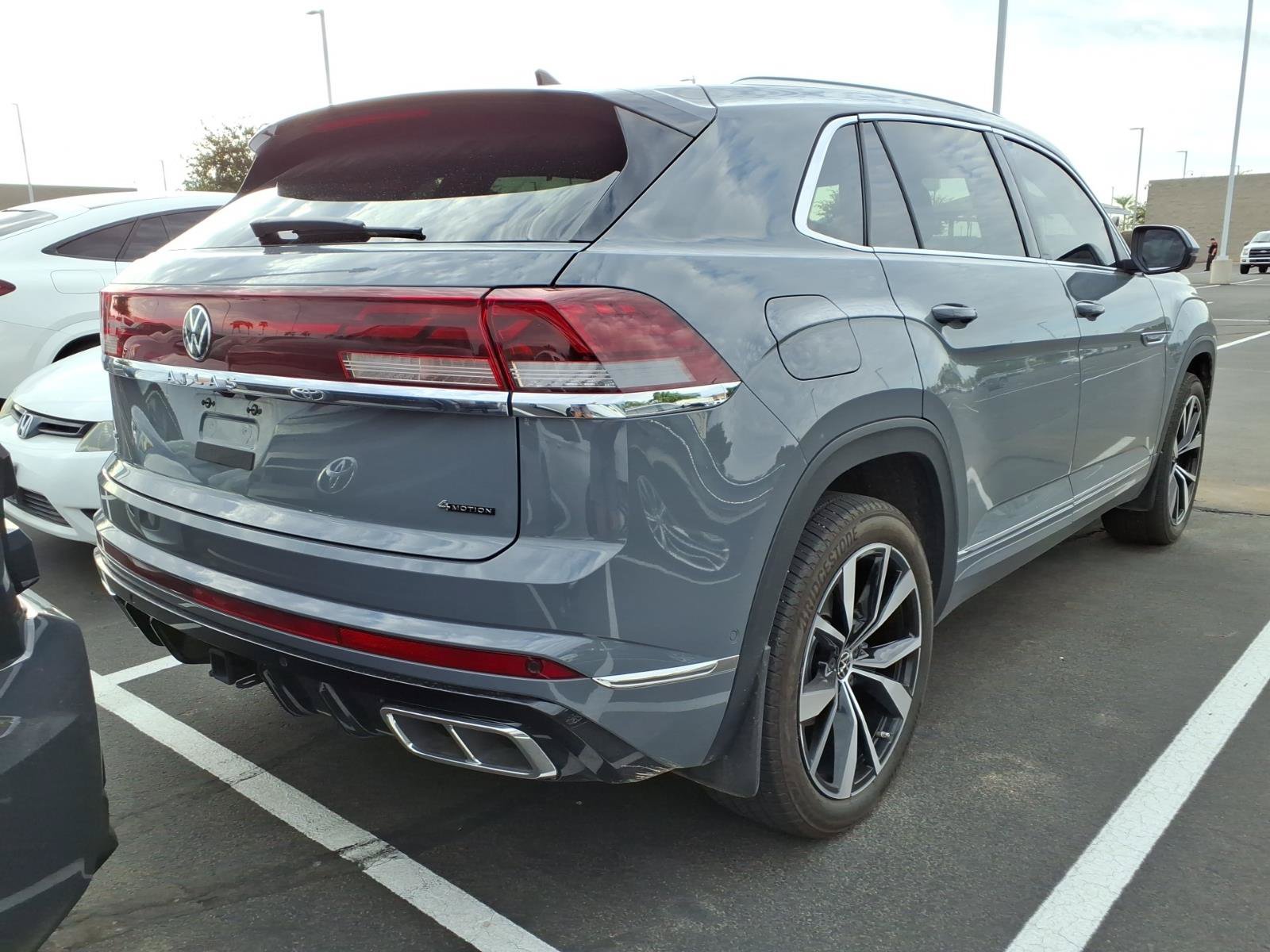 Used 2025 Volkswagen Atlas Cross Sport SEL Premium R-Line AWD/4WD image 4