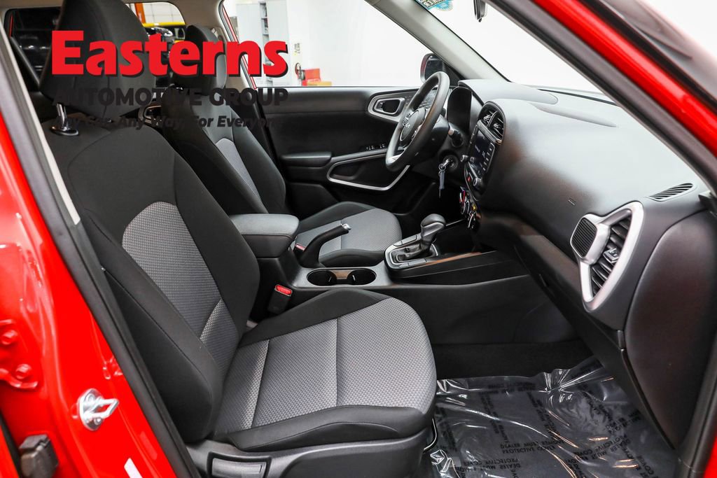 Used 2025 Kia Soul LX w/ LX Technology Package image 23