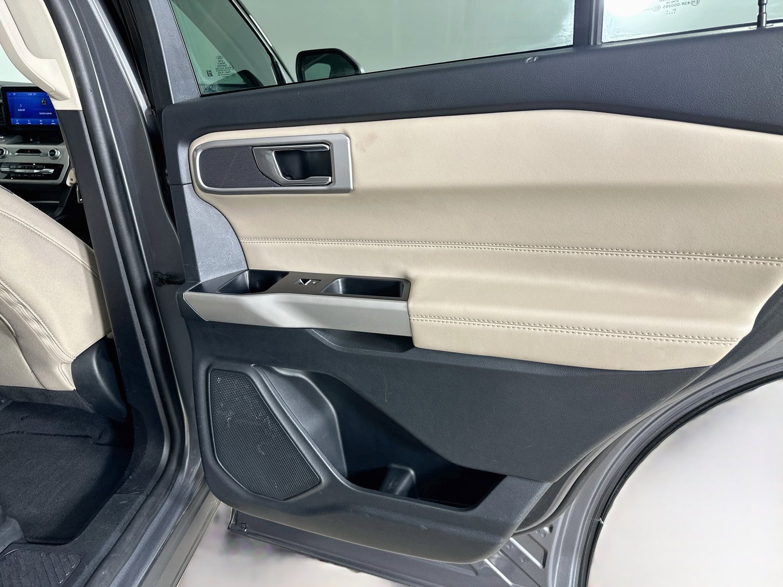 Used 2022 Ford Explorer XLT AWD/4WD image 42