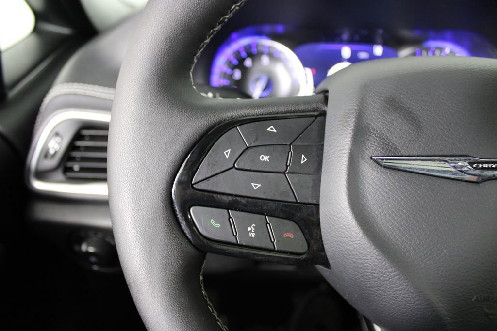 Used 2025 Chrysler Pacifica Limited image 25