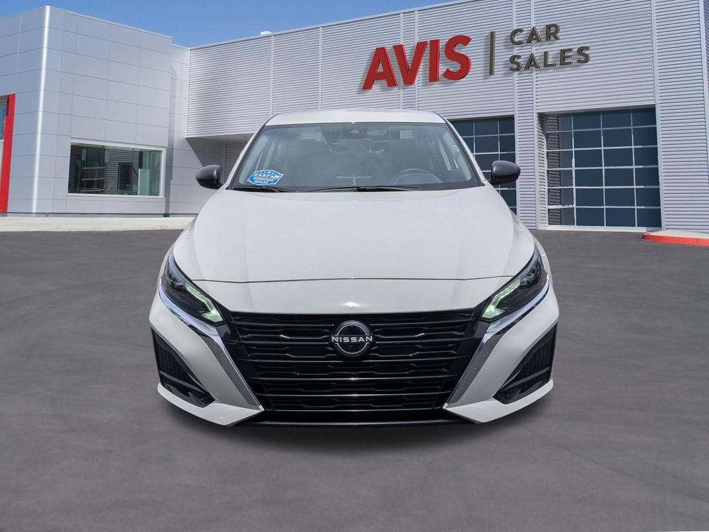 Used 2025 Nissan Altima 2.5 SV FWD image 2