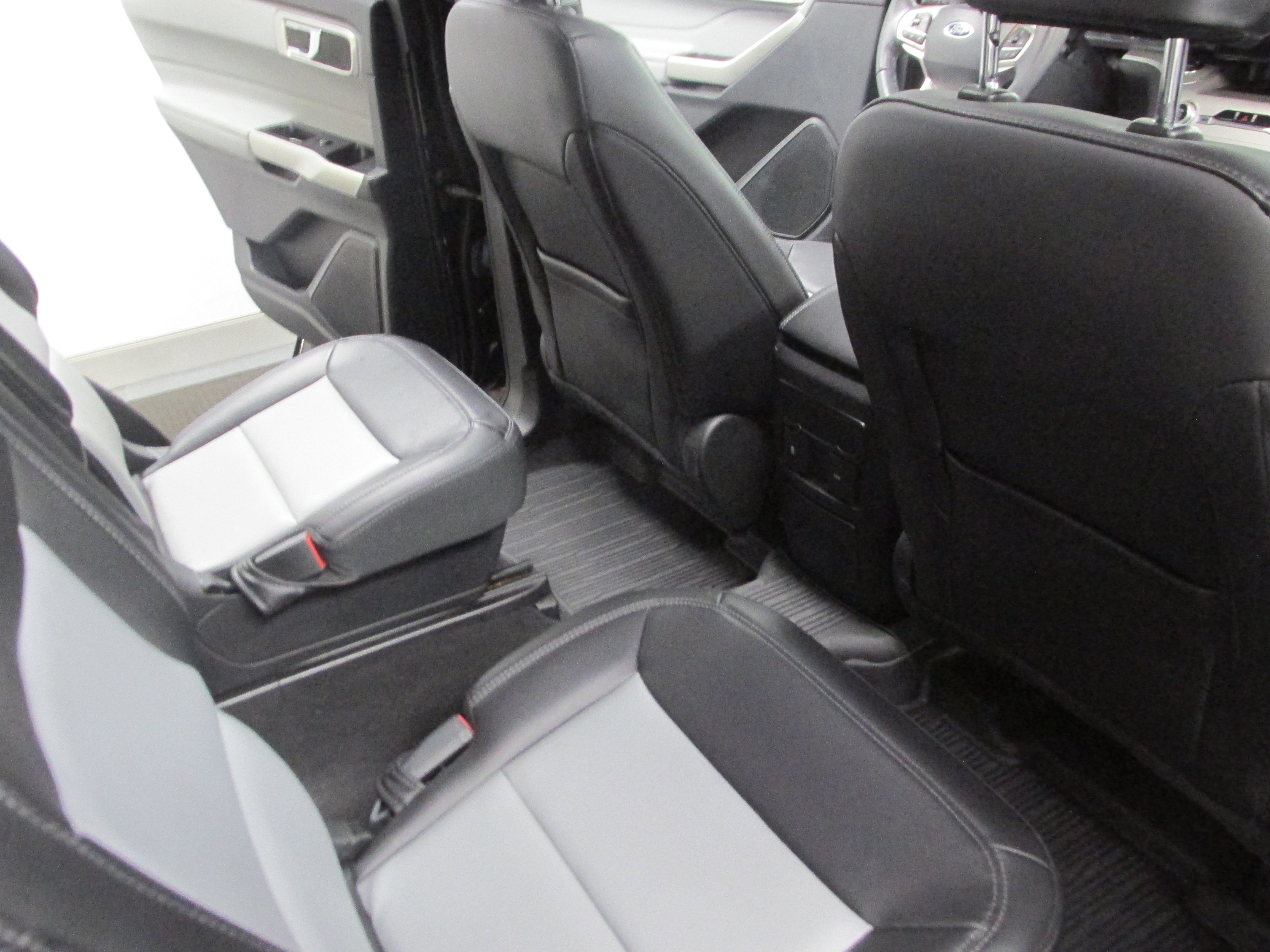 Used 2022 Ford Explorer XLT w/ Equipment Group 202A image 30