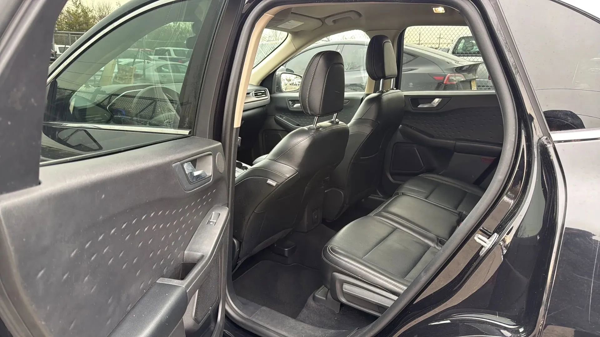 Used 2020 Ford Escape Titanium image 28