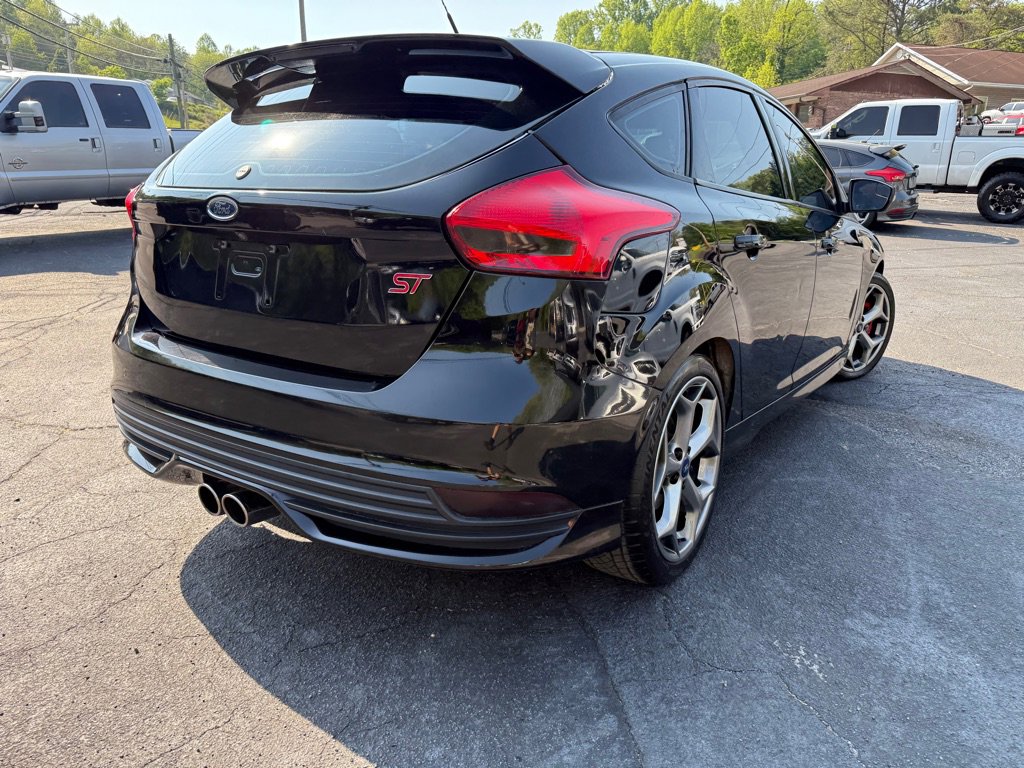 Used 2017 Ford Focus ST w/ Equipment Group 401A FWD image 3