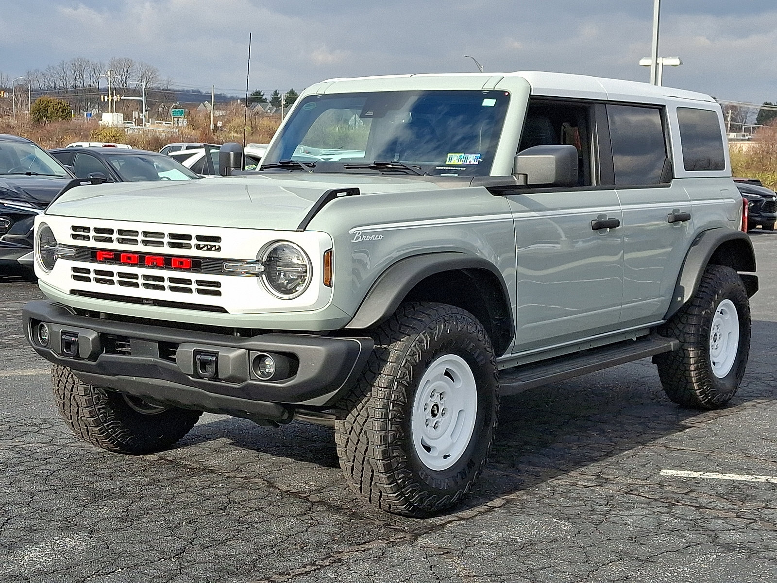 Used 2023 Ford Bronco Heritage Edition image 3