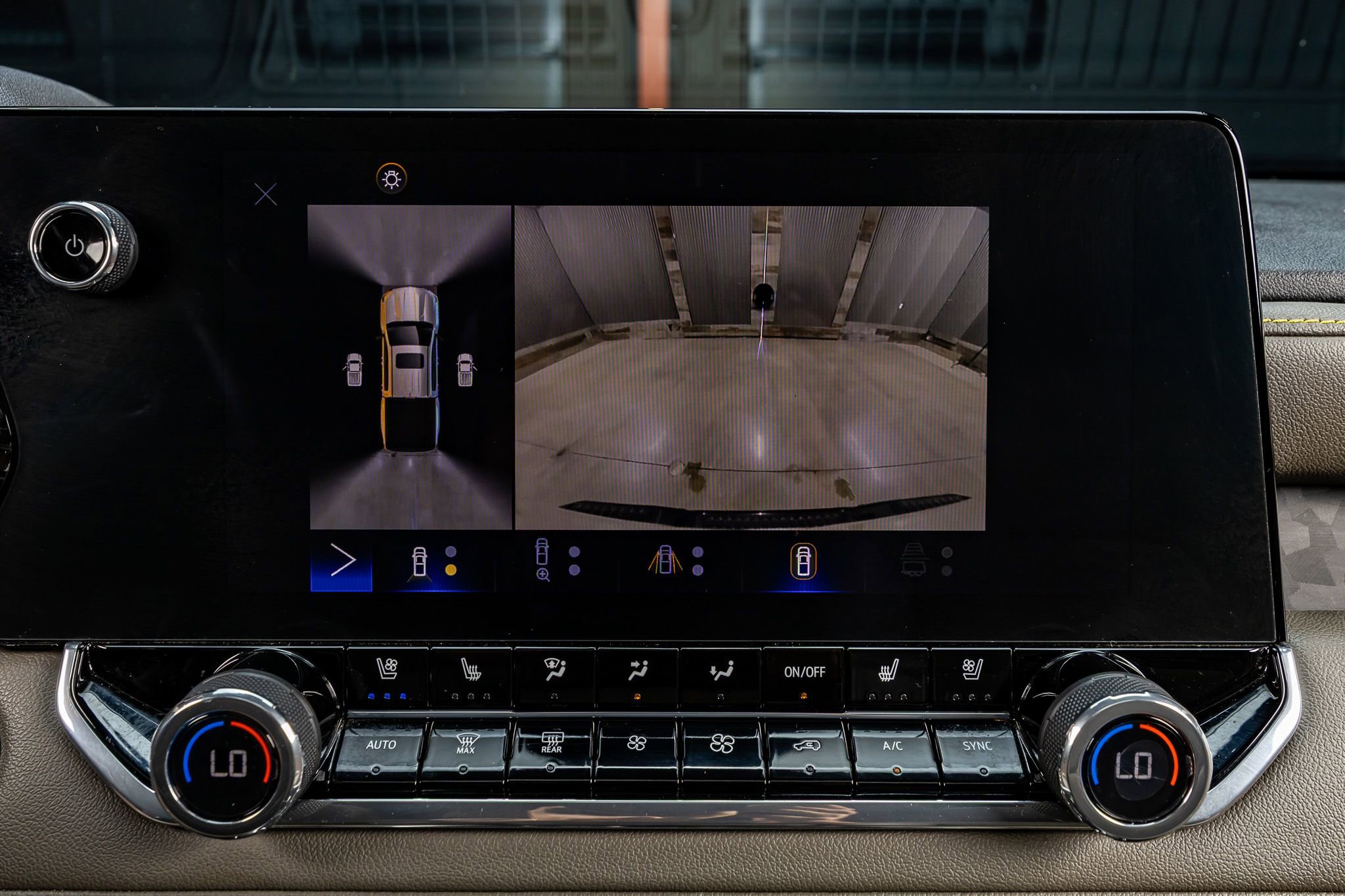 Used 2023 Chevrolet Colorado ZR2 w/ ZR2 Convenience Package III image 25