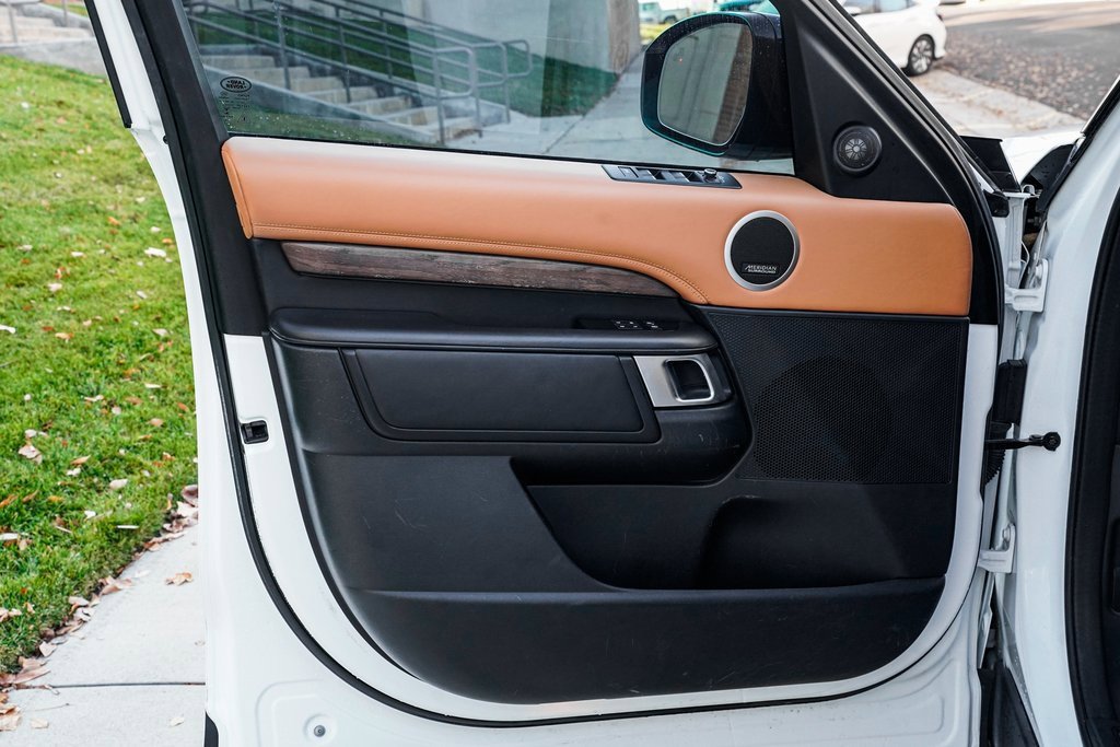 Used 2020 Land Rover Discovery HSE Luxury image 9