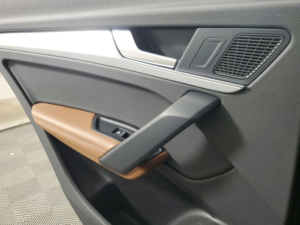 Used 2024 Audi Q5 2.0T Premium Plus w/ Premium Plus Package image 18