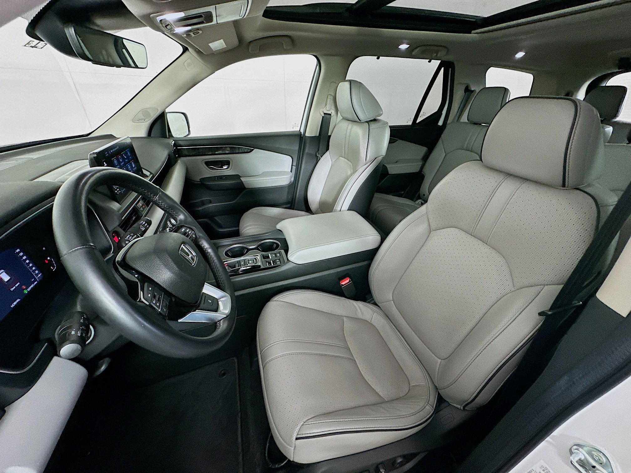 Used 2024 Honda Pilot Elite image 13