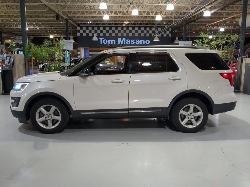 Used 2016 Ford Explorer XLT w/ Equipment Group 202A AWD/4WD image 11