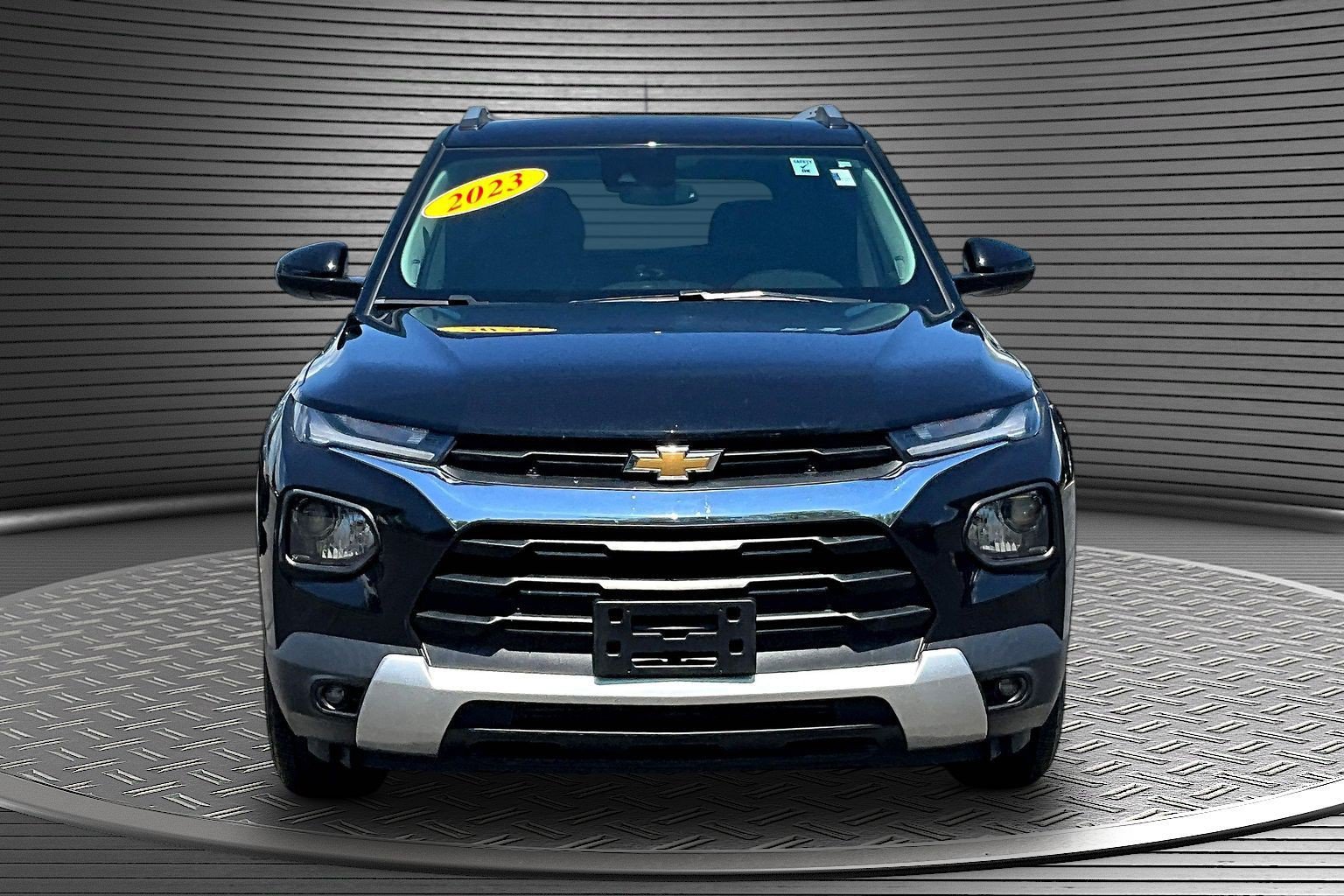 Used 2023 Chevrolet TrailBlazer LT w/ Convenience Package AWD/4WD image 2