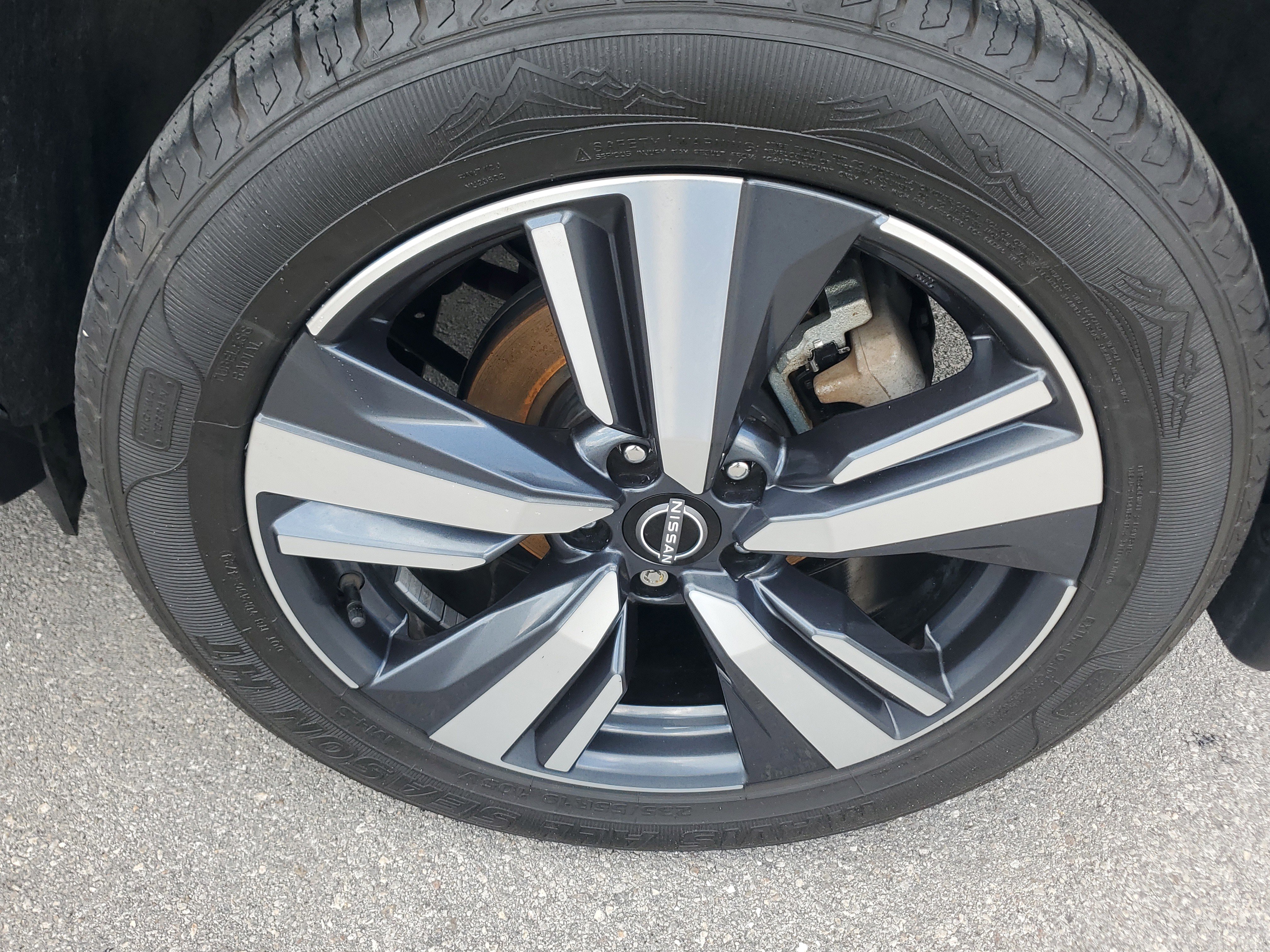 Used 2023 Nissan Rogue SL w/ SL Premium Package image 30