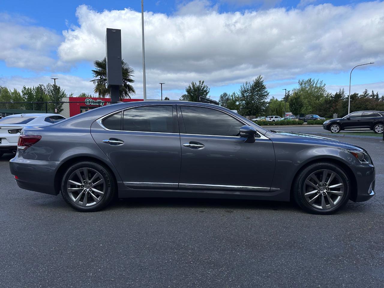 Used 2016 Lexus LS 460 w/ Comfort Package RWD image 23