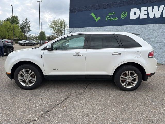 Used 2010 Lincoln MKX AWD image 2