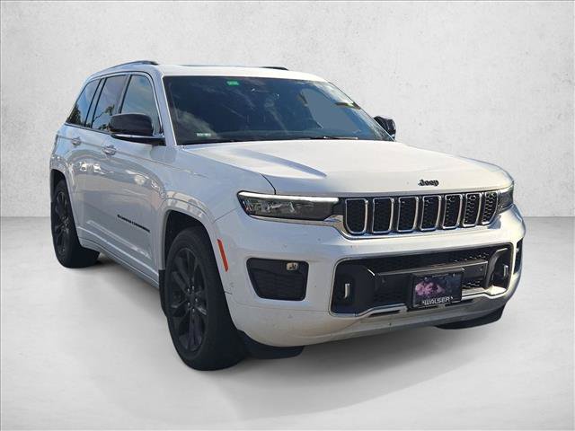 Used 2023 Jeep Grand Cherokee Overland AWD/4WD image 3