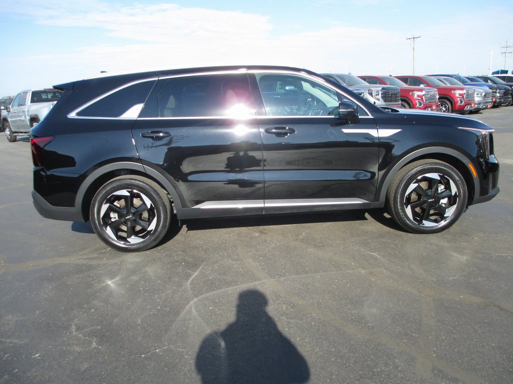 Used 2025 Kia Sorento EX image 4