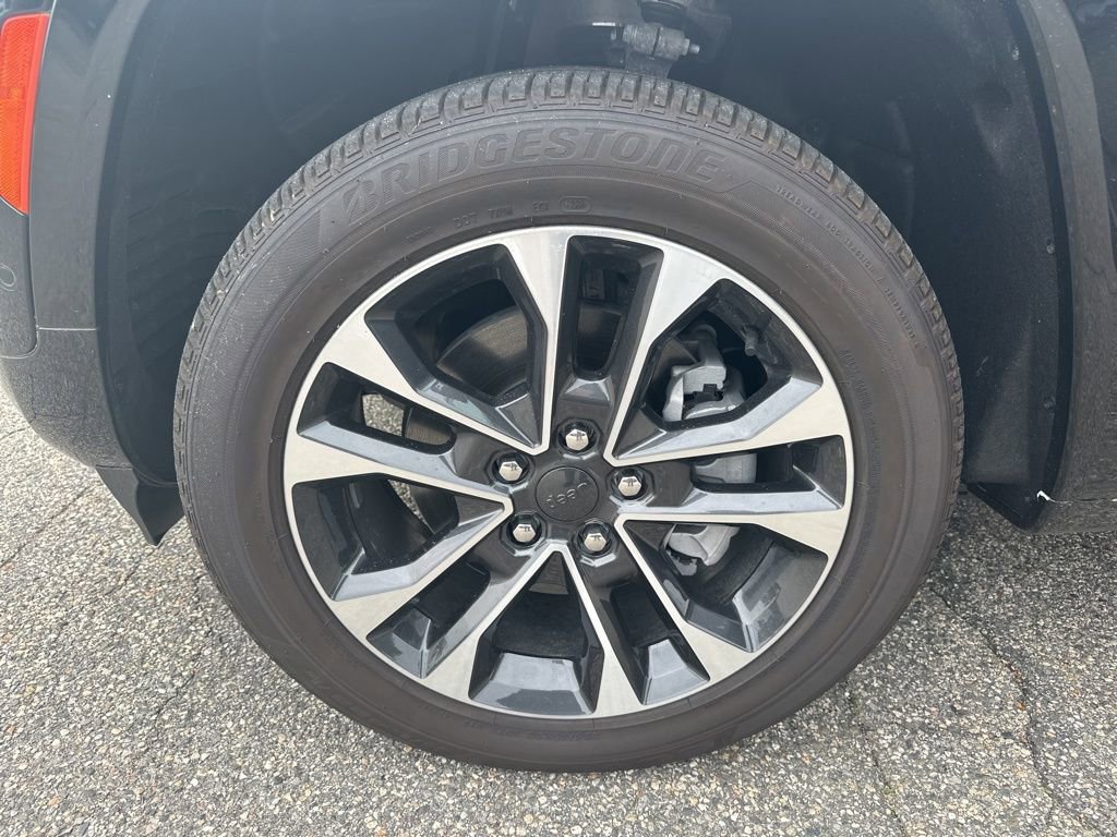 Used 2023 Jeep Grand Cherokee Overland w/ Luxury Tech Group IV image 33