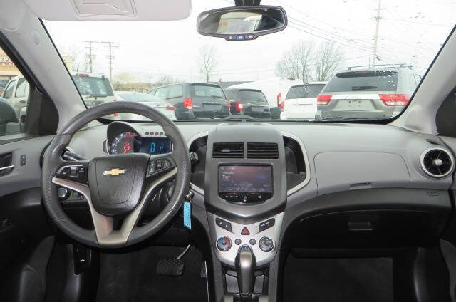 Used 2016 Chevrolet Sonic LT FWD image 43