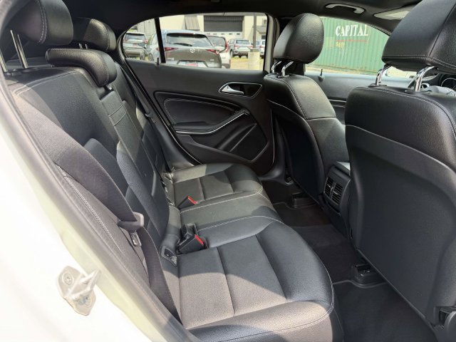 Used 2018 Mercedes-Benz GLA 250 4MATIC w/ Premium Package image 13
