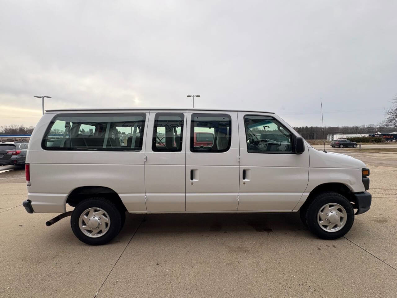 Used 2013 Ford E-350 and Econoline 350 XL image 6