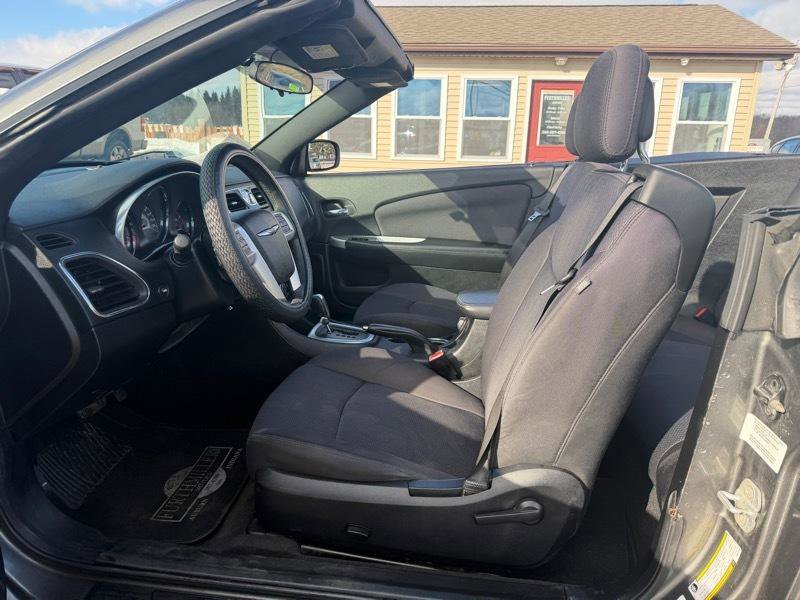 Used 2013 Chrysler 200 Touring image 3