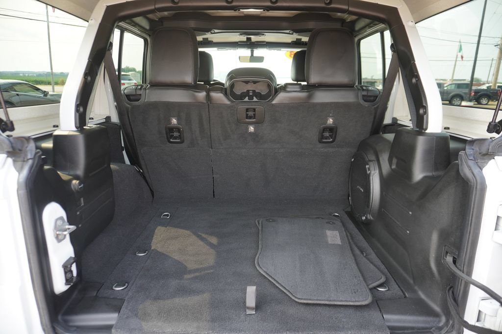 Used 2018 Jeep Wrangler Unlimited Sahara AWD/4WD image 27