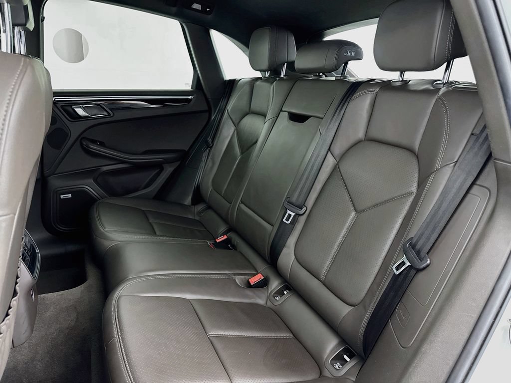Used 2021 Porsche Macan AWD/4WD image 25