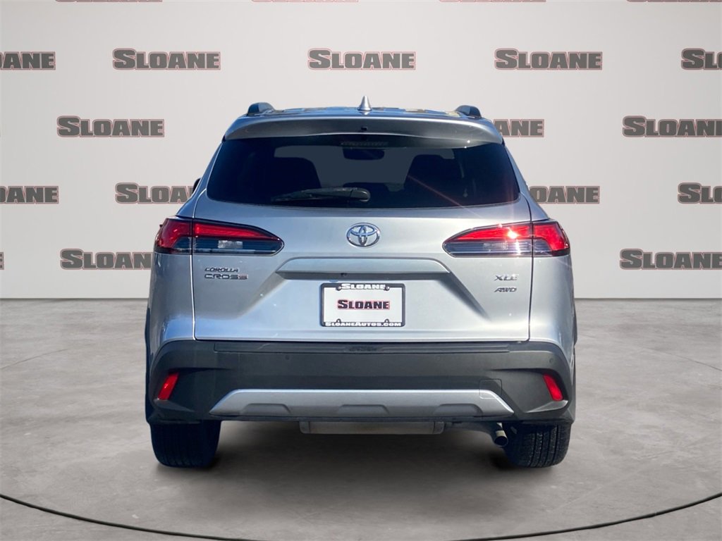 Used 2022 Toyota Corolla Cross XLE image 4