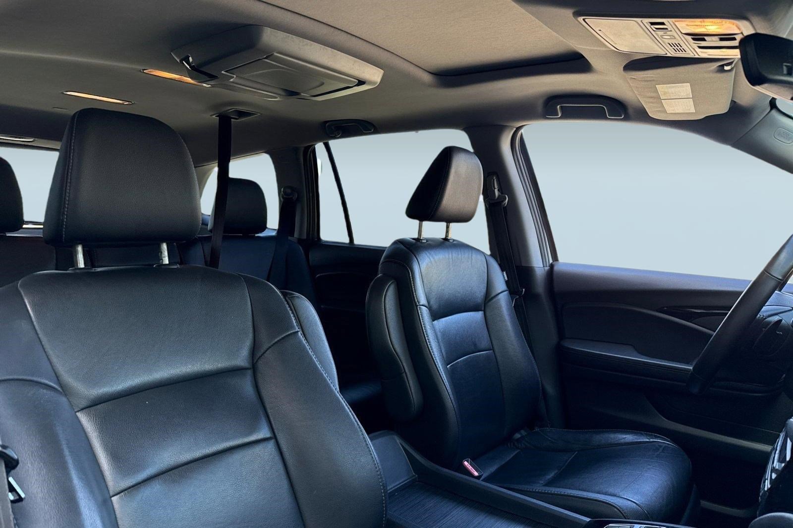 Certified 2020 Honda Pilot Touring image 30