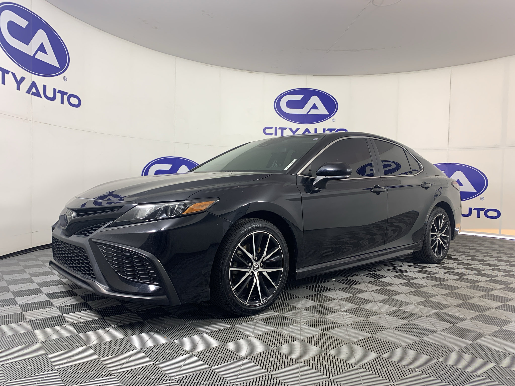 Used 2023 Toyota Camry SE FWD image 7