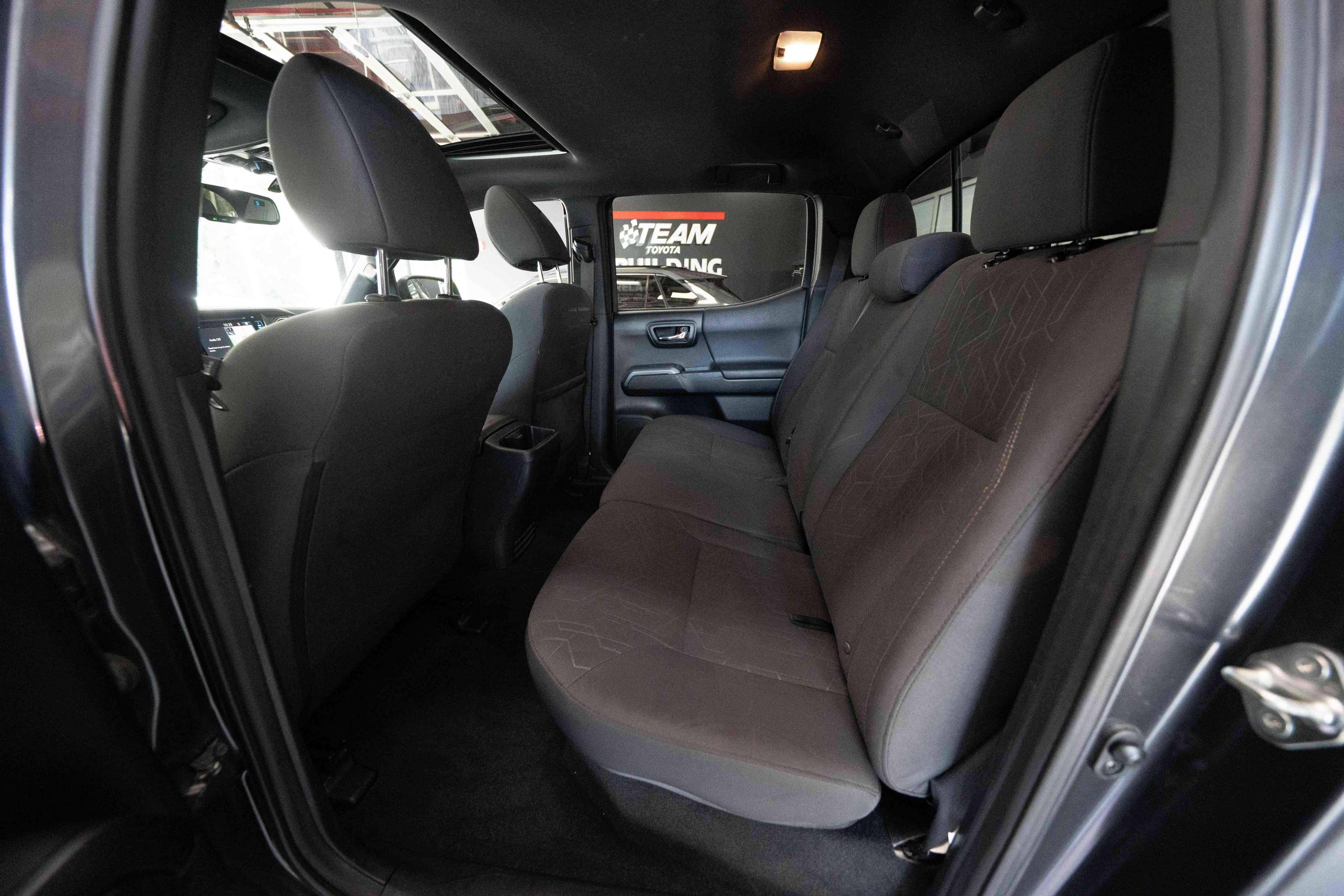 Used 2017 Toyota Tacoma TRD Off-Road w/ Premium & Technology Package AWD/4WD image 24